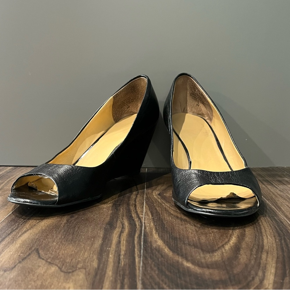 Nine West black leather 2.5” wedges with peep toe sz 9
